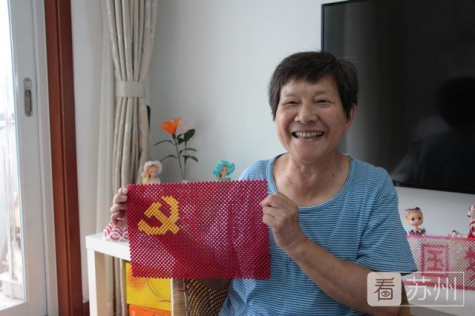 1912顆！退休老黨員用彩珠串起心中的黨旗！